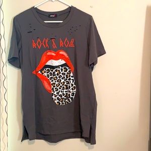 Distressed gray leopard tongue band rock roll tee